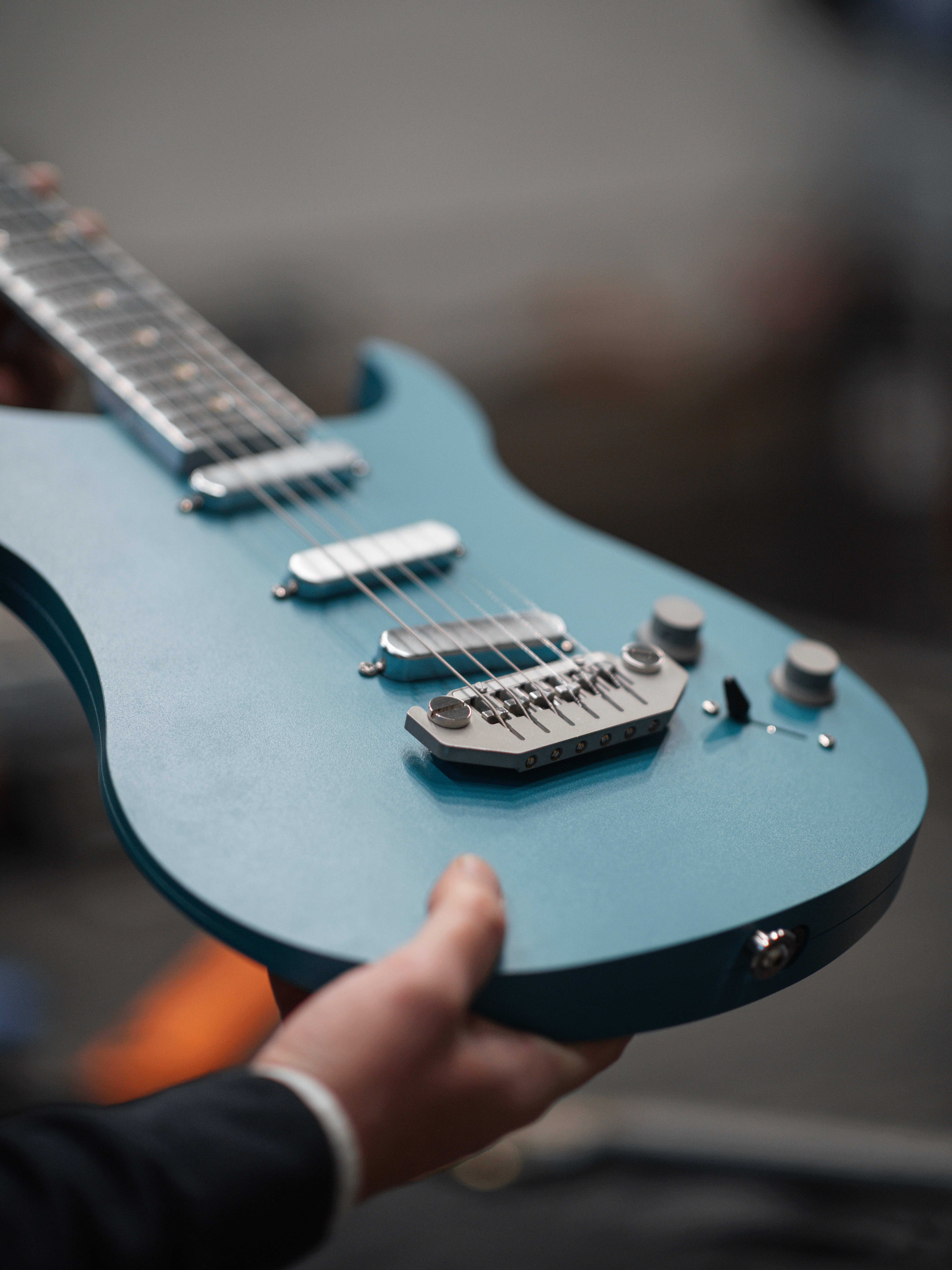 Matte finish on aluminum guitar